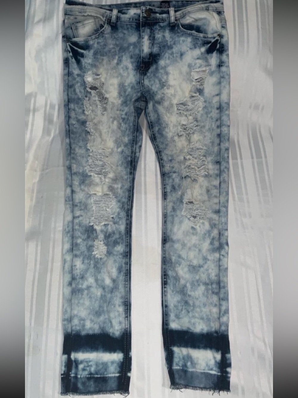 Women’s Acid Wash Distressed Jeans - Light Blue